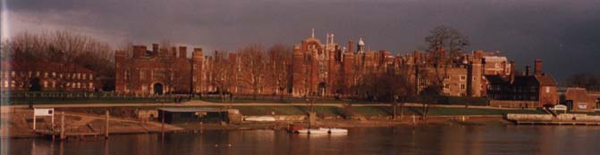 hamptoncourt.JPG (17638 bytes)